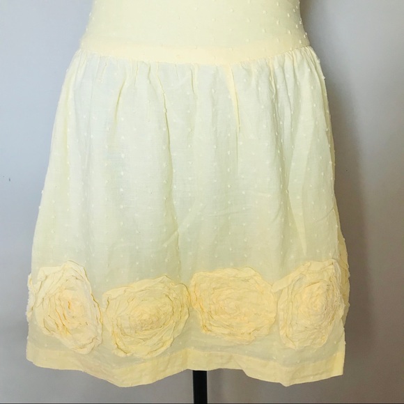 2/$20 Pale Yellow Swiss Dot Stretch Skirt Size XS - Picture 2 of 6